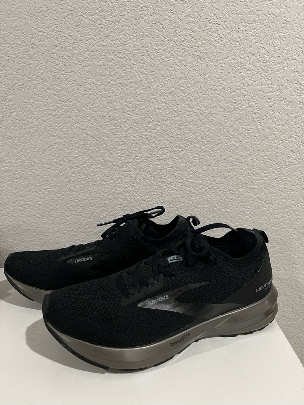 Brooks Levitate Men's Athletic Shoes in Black and Gray